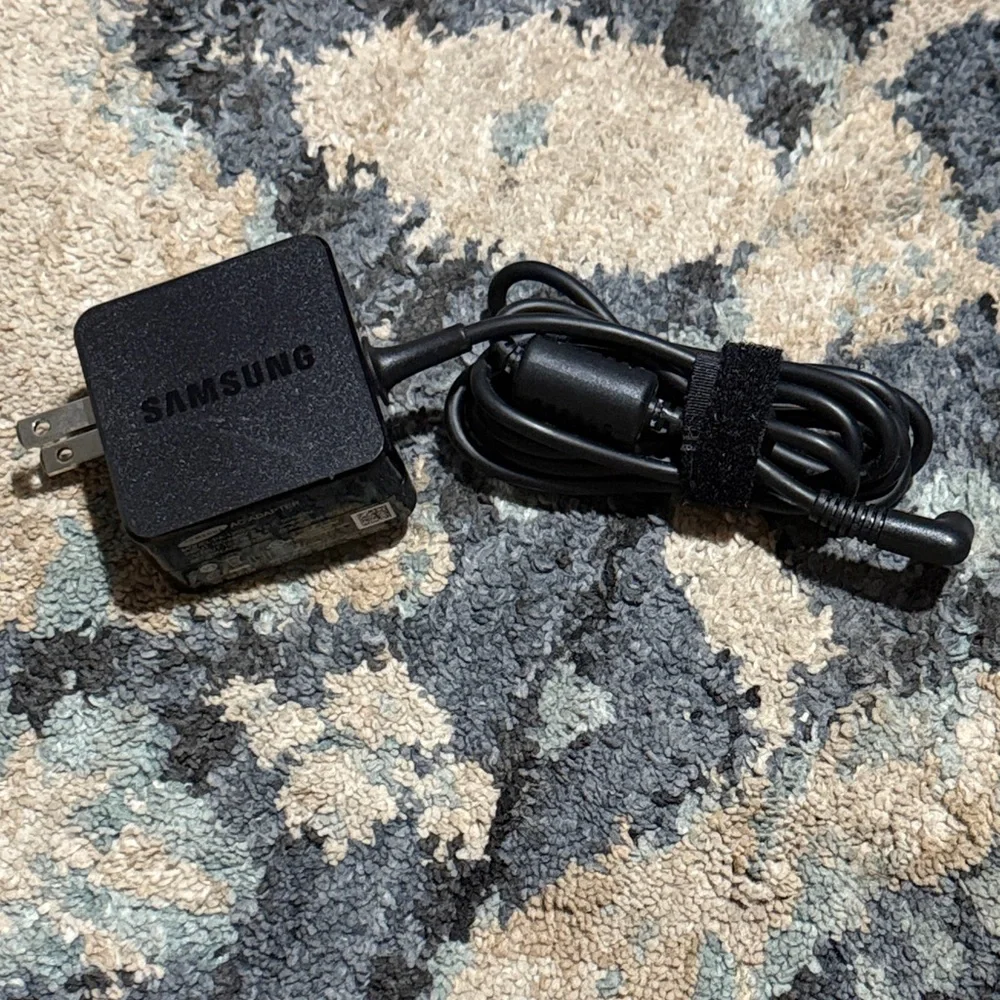 Samsung Black Charging Adapter with Cable